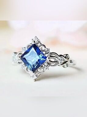 💙🆕💙Silver Blue Square-Cut Gemstone Ring (Size 8)